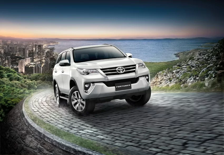 TOYOTA FORTUNER 2018