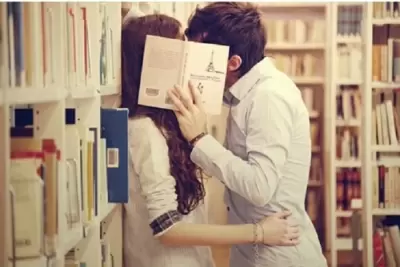Top 10 lý do bạn nên yêu cô gái mê truyện ngôn tình