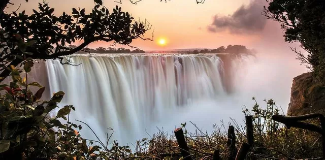 Thác Victoria, Zambia và Zimbabwe