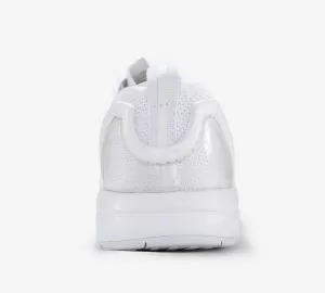 Top 5 đôi sneaker Adidas màu trắng đẹp hot nhất hiện nay