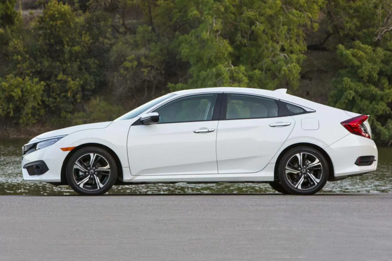 10 mẫu sedan 'hấp dẫn' khách hàng nhất hiện nay