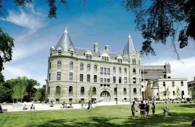Top 10 trường đại học nổi tiếng tại Canada cho các du học sinh