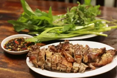 Top 5 món ăn không nên bỏ qua khi đến phố Chùa Láng