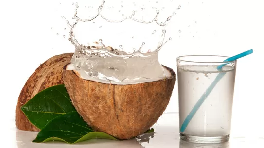 Top 8 tác dụng tuyệt vời của nước dừa đối với sức khỏe của bạn