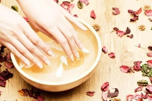 TOP 7 bí quyết làm mềm tay bị chai hiệu quả