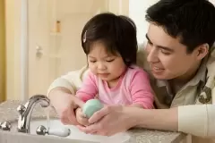 TOP 7 cách phòng chống bệnh cho trẻ nhỏ lúc thời tiết giao mùa