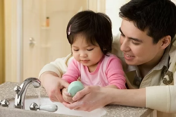 TOP 7 cách phòng chống bệnh cho trẻ nhỏ lúc thời tiết giao mùa