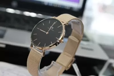 Top 8 mẫu đồng hồ nữ Daniel Wellington đẹp và đang được yêu thích nhất hiện nay