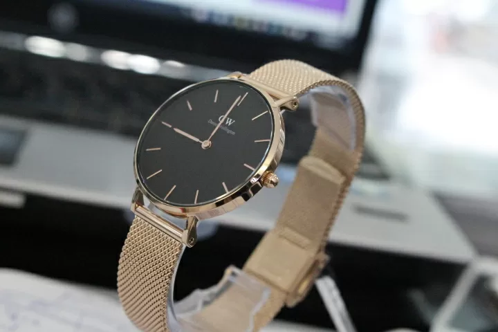 Top 8 mẫu đồng hồ nữ Daniel Wellington đẹp và đang được yêu thích nhất hiện nay