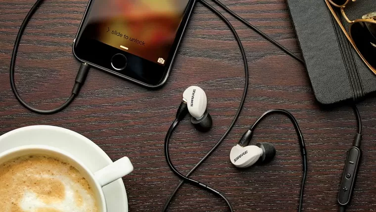 Top 6 tai nghe in ear đánh giá có âm thanh hay nhất của Shure