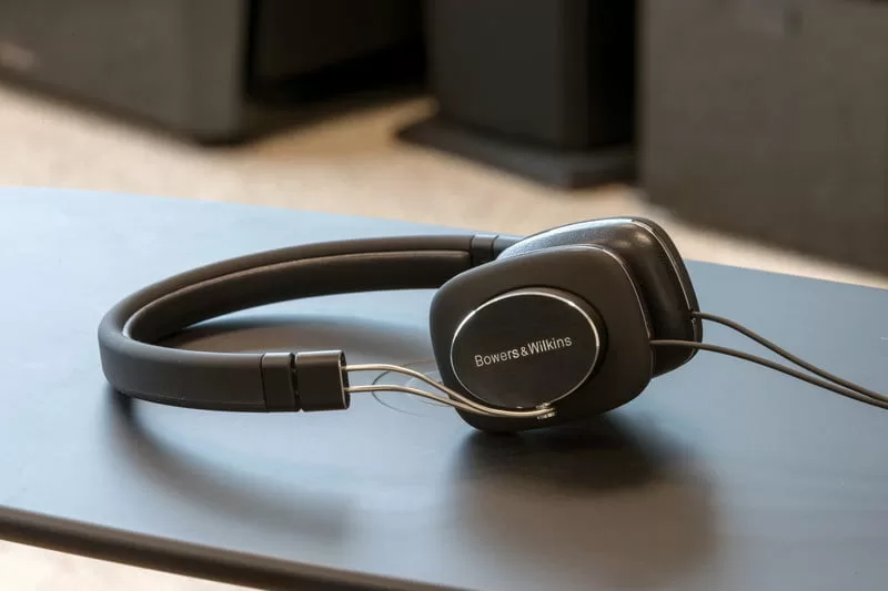 Top 4 tai nghe không dây đánh giá có âm thanh hay nhất của Bowers And Wilkins