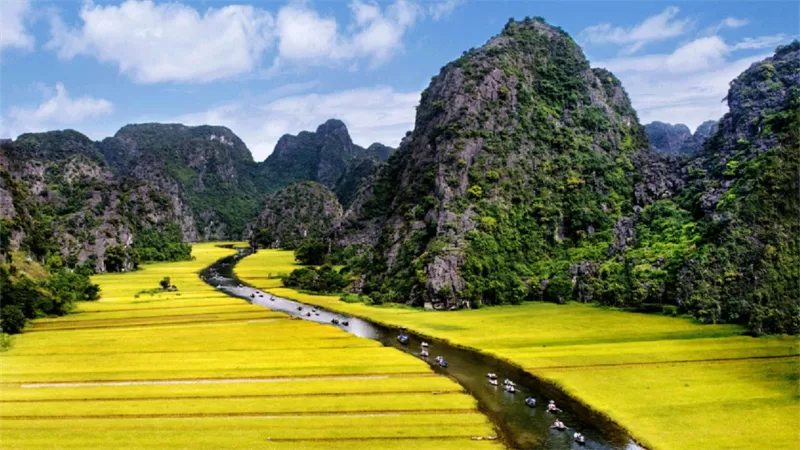 Top 6 địa điểm du lịch đẹp và nổi tiếng nhất của Ninh Bình