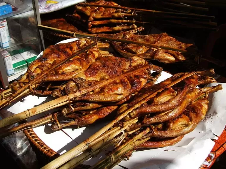 Cùng điểm qua 5 món ăn đường phố ngon ngất ngây khi đi du lịch tại Lào