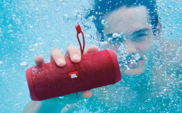 6 thiết bị chống nước hiện đại cho bạn thỏa thích vui chơi ngày hè!