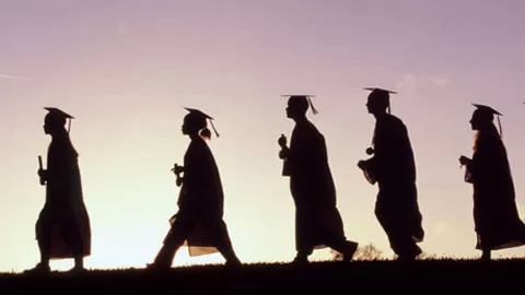 Top 5 việc cần làm cho sinh viên mới ra trường để tìm được việc làm tốt
