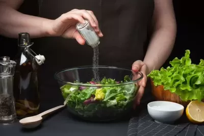 Top 5 dấu hiệu nhận biết cơ thể bạn đang thừa muối
