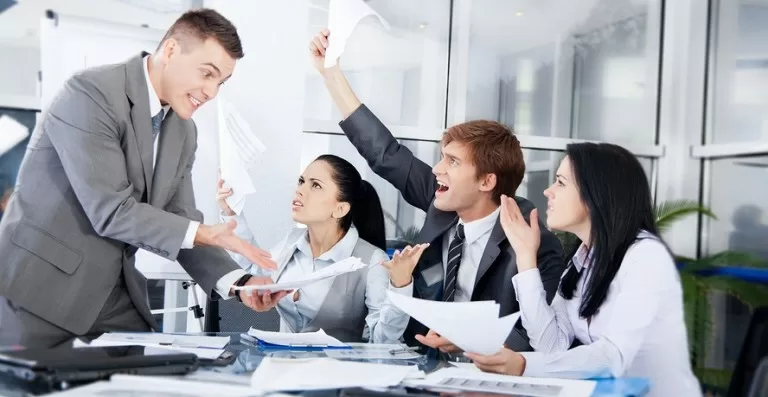 Top 6 kinh nghiệm làm việc cùng với đồng nghiệp không ưa thích bạn