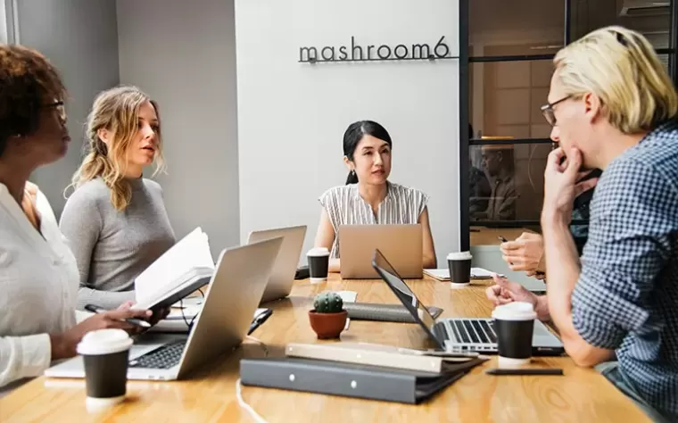 Top 8 câu nói đừng nên lỡ miệng nói ra khi giao tiếp nơi công sở