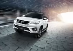 Top 5 mẫu xe suv có khả năng lội nước trên 500mm vẫn chạy tốt