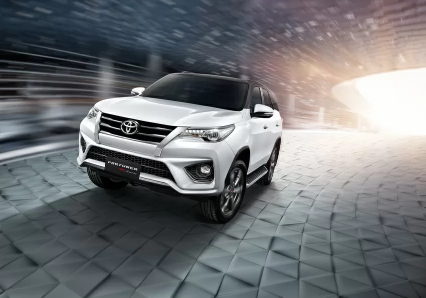Top 5 mẫu xe suv có khả năng lội nước trên 500mm vẫn chạy tốt