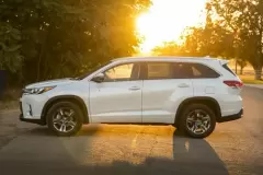 Top 5 mẫu suv và cuv cỡ trung có khả năng tiết kiệm nhiên liệu tốt nhất