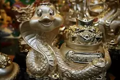 Top 5 vật phẩm cầu bình an cho người tuổi Tỵ
