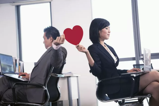 Top 6 điều cần lưu ý về tình yêu chốn công sở