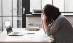 Top 6 vấn đề về sức khỏe mà dân văn phòng phải đối mặt do căng thẳng