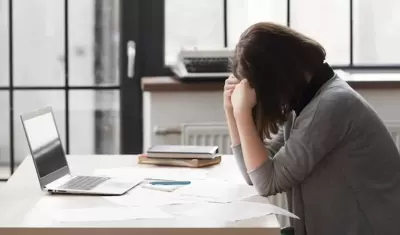 Top 6 vấn đề về sức khỏe mà dân văn phòng phải đối mặt do căng thẳng