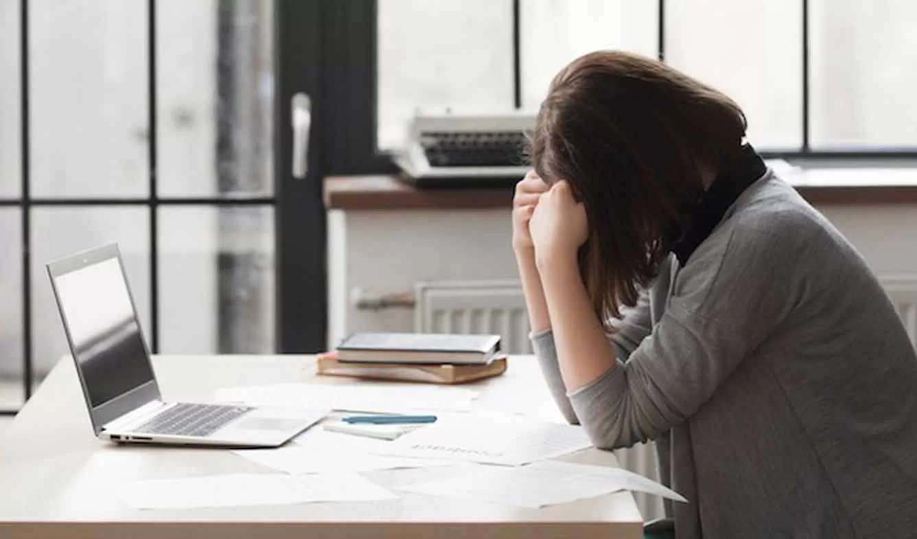 Top 6 vấn đề về sức khỏe mà dân văn phòng phải đối mặt do căng thẳng