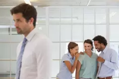 Top 7 sai lầm rất phổ biến ở công sở khiến cho bản thân bị cô lập