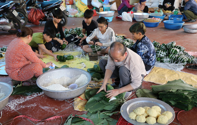 https://topxephang.com/wp-content/uploads/2018/01/banh-chung-tranh-khuc-4-1485227420036.jpg